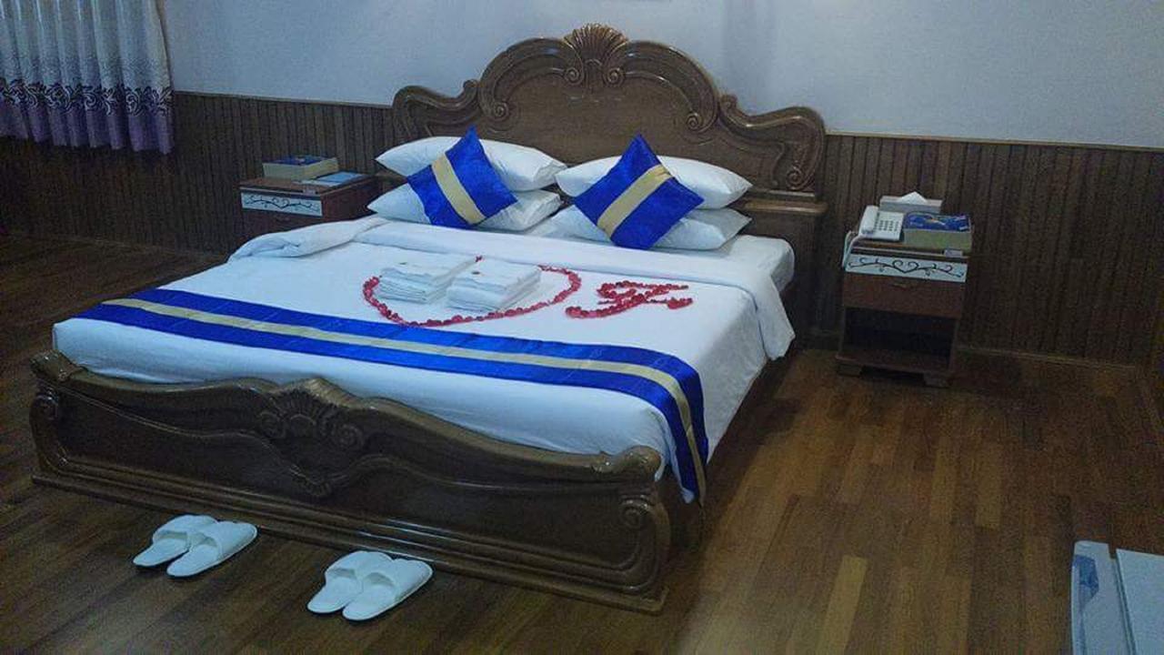 Famous Hotel Баго Екстериор снимка