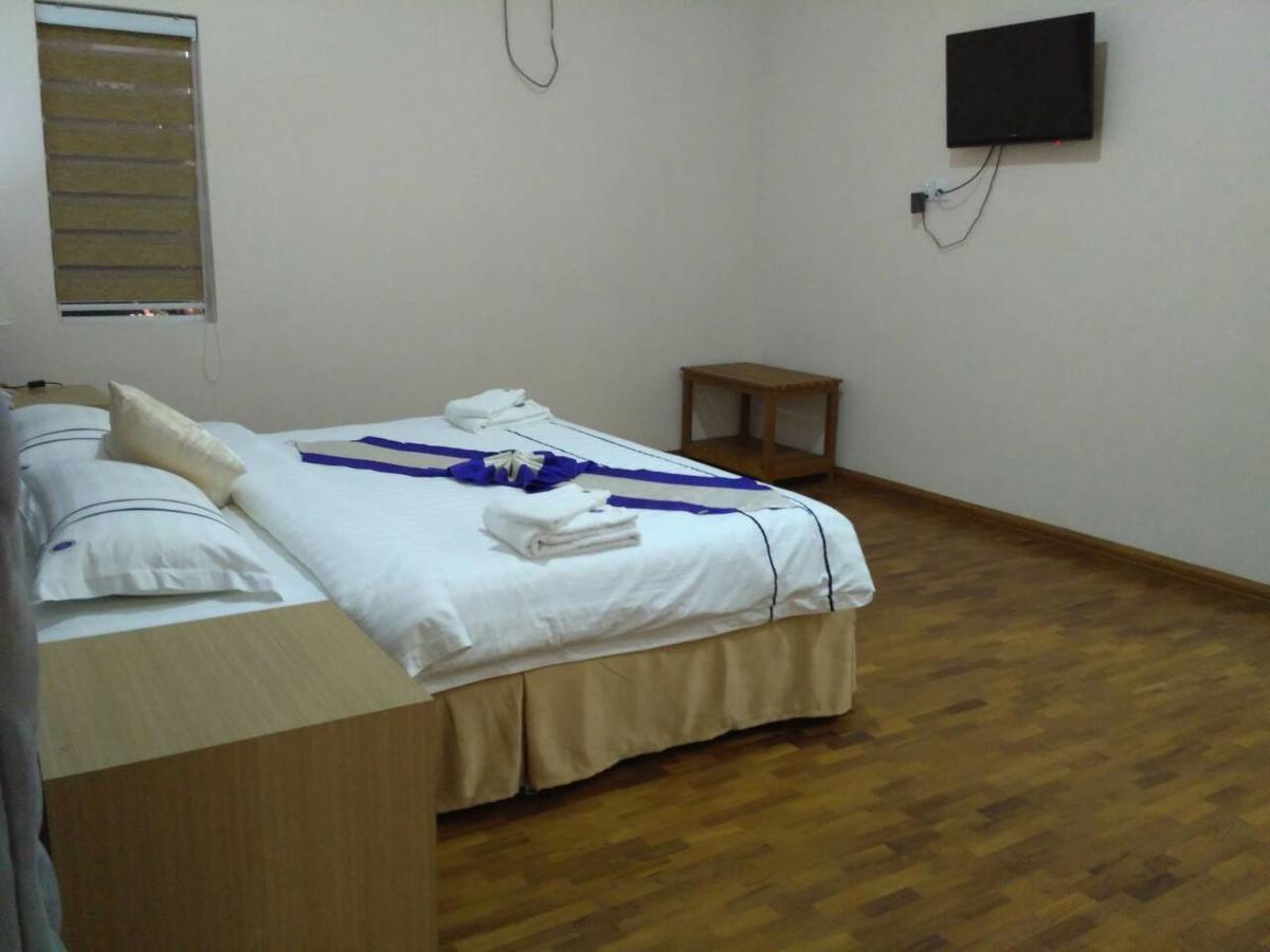 Famous Hotel Баго Екстериор снимка