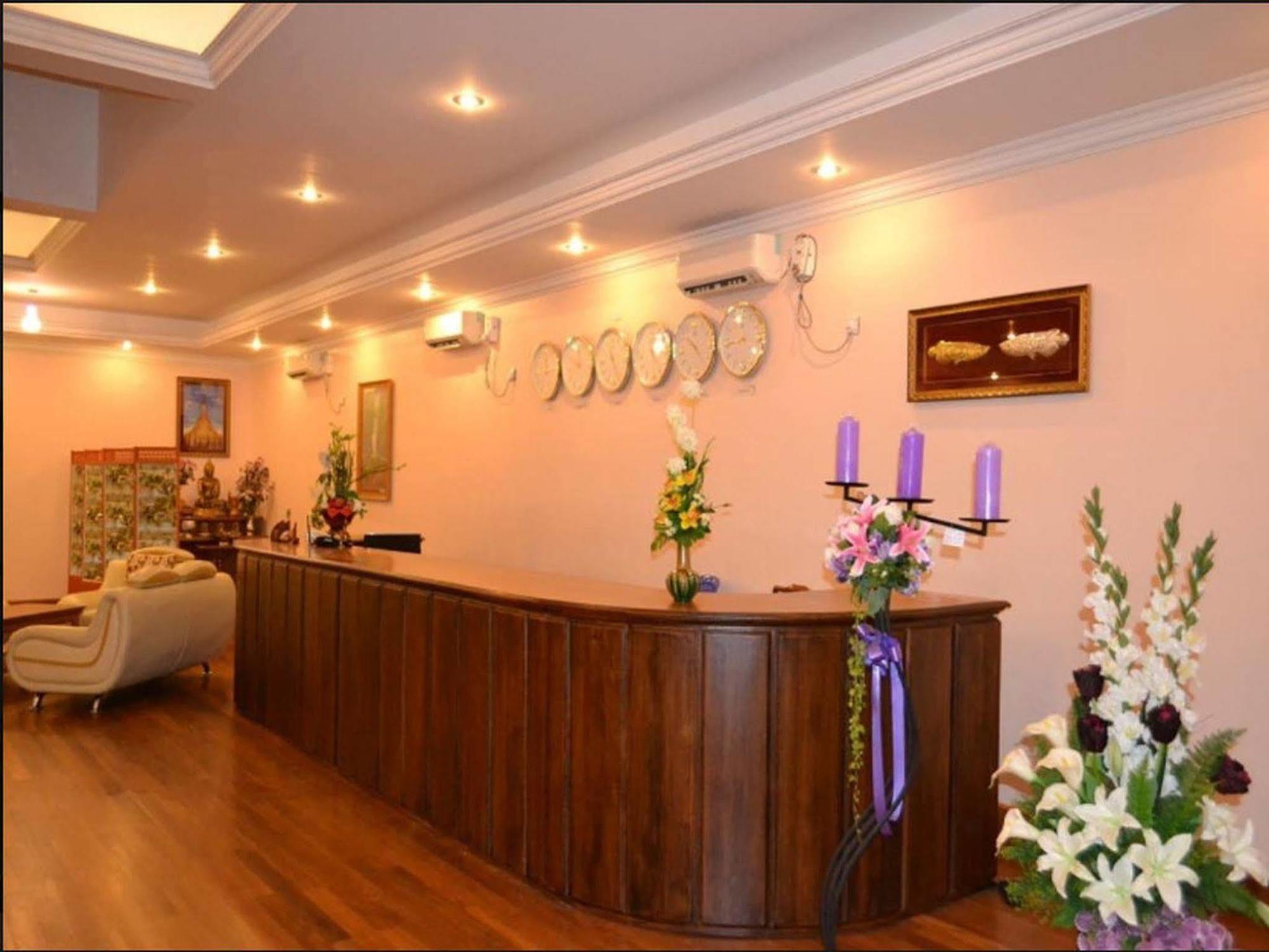 Famous Hotel Баго Екстериор снимка
