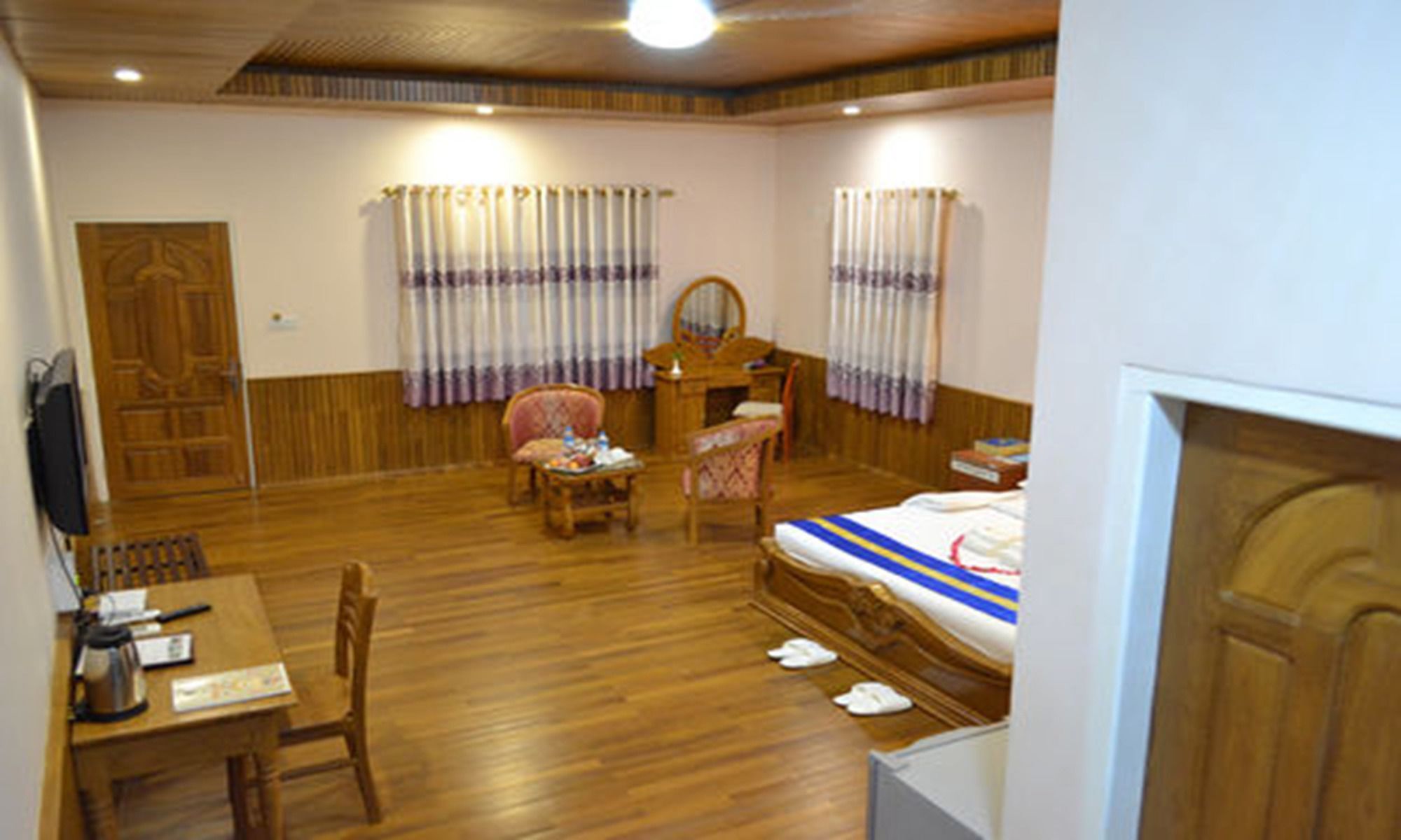 Famous Hotel Баго Екстериор снимка