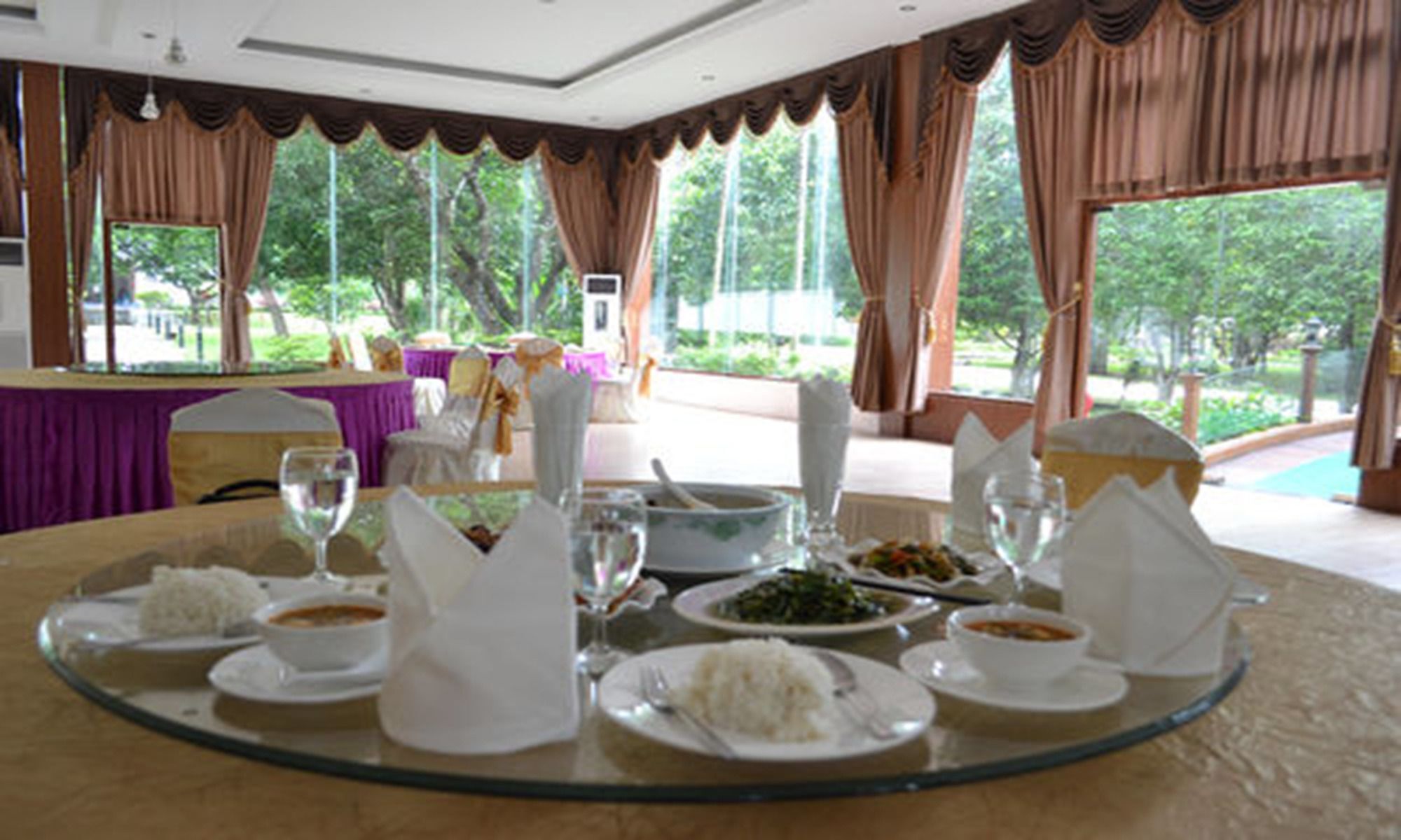 Famous Hotel Баго Екстериор снимка