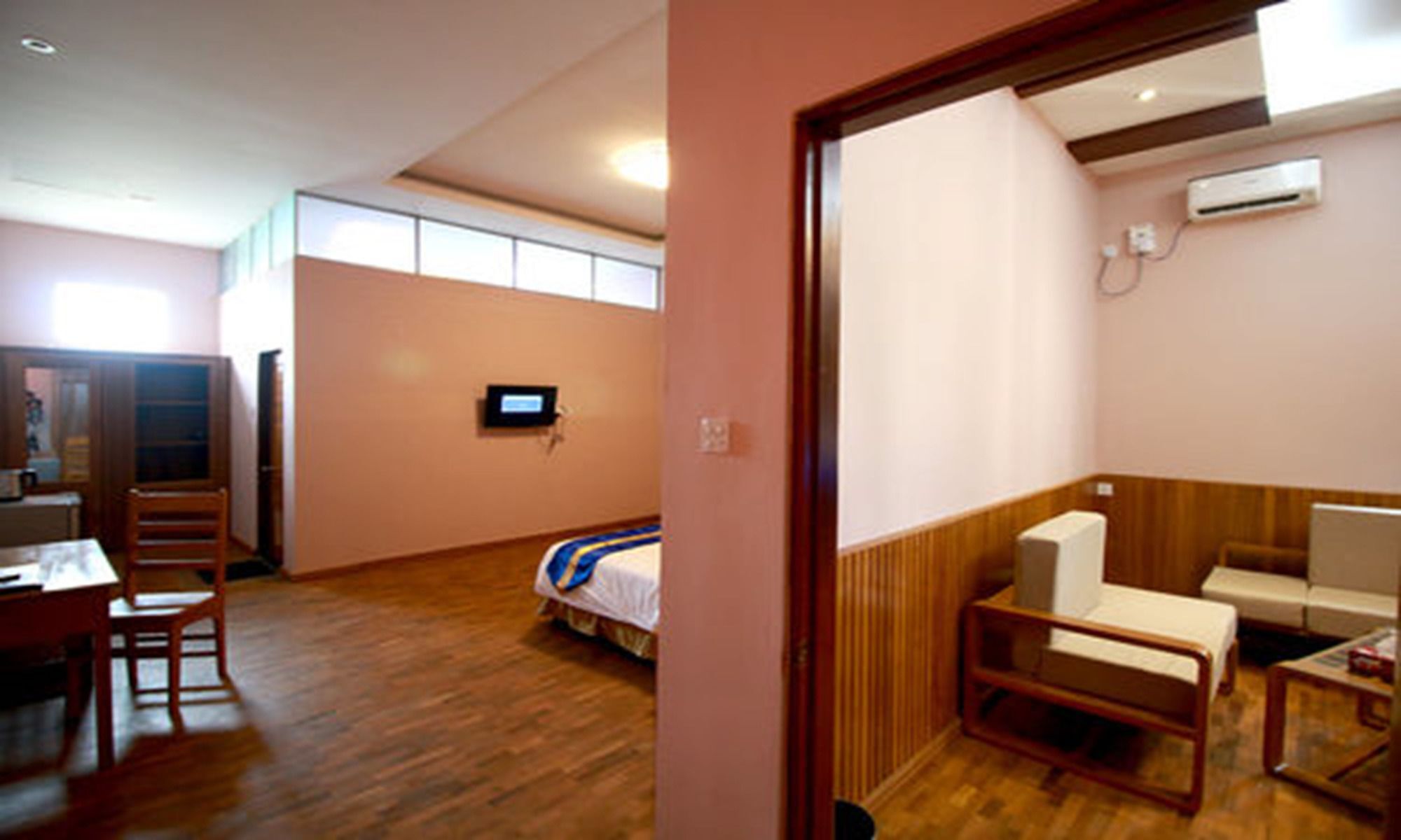 Famous Hotel Баго Екстериор снимка