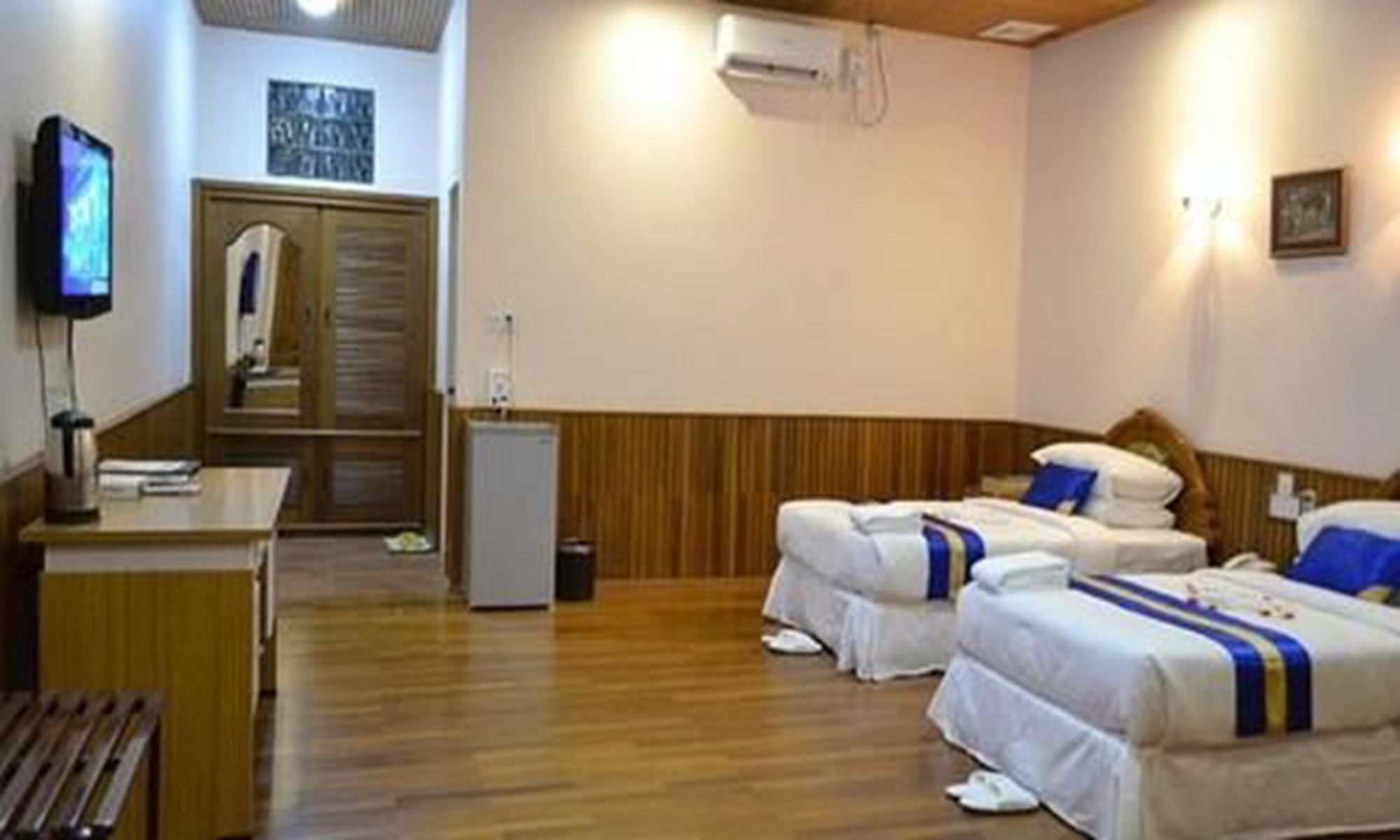 Famous Hotel Баго Екстериор снимка